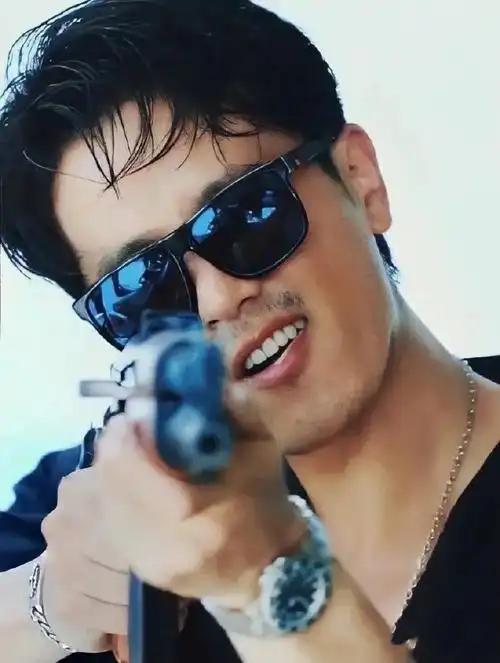 彭冠英明明长得这么帅，而且演技也在线，偏偏不温不火？

有一个大帅哥特别令人疑惑