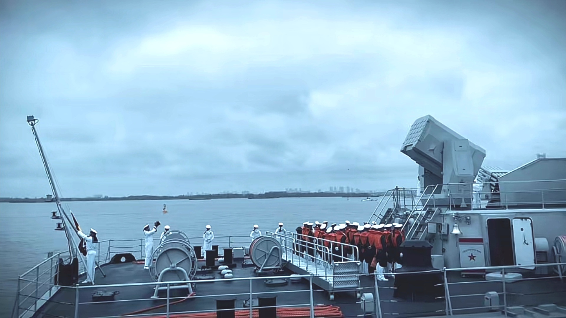 人民海军成立77周年在DY上刷到更多泰州舰回家的图片和视频，转发几张（侵删），可