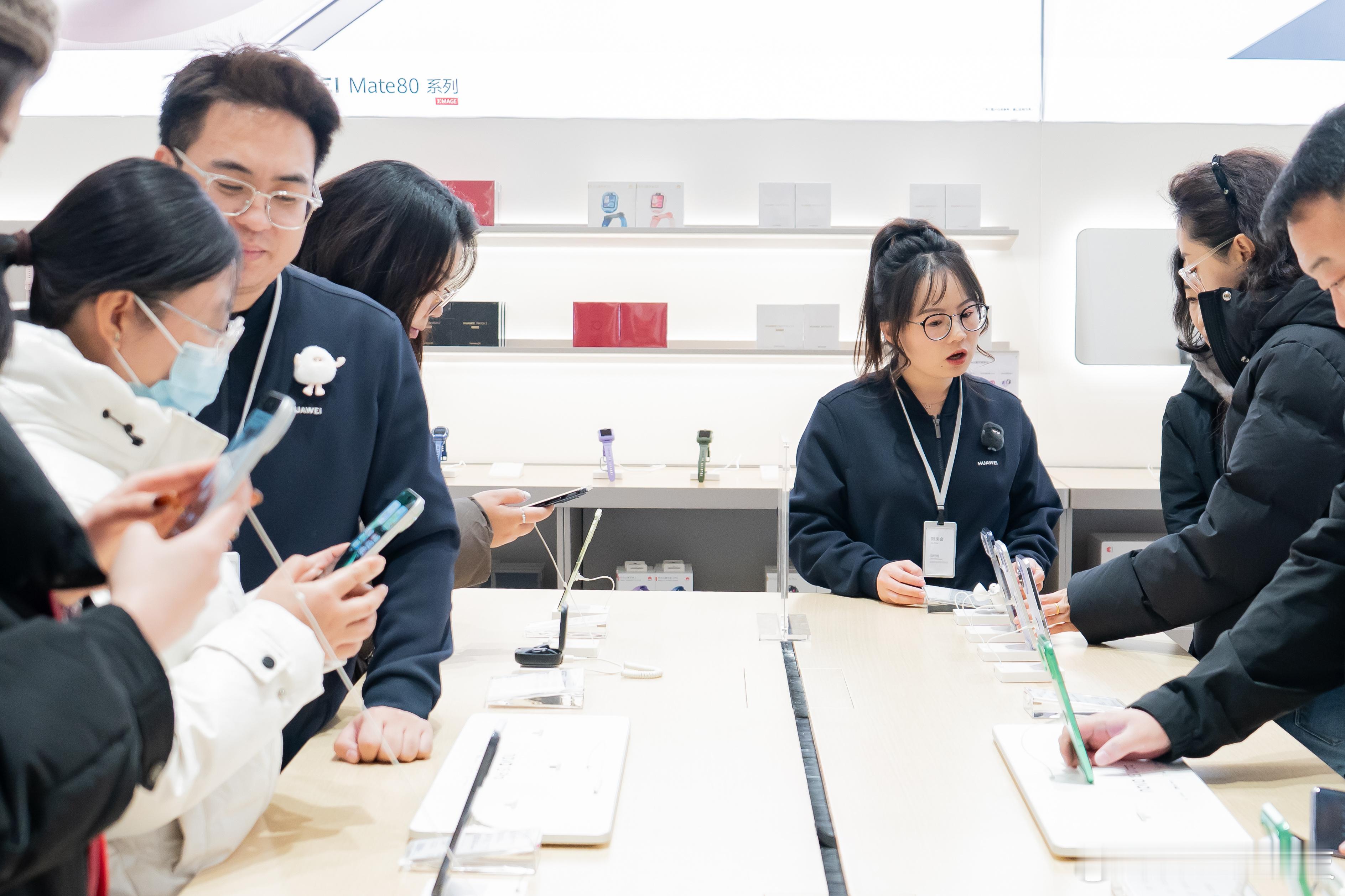 nova15系列开售人人我人人赶在今天nova 15系列首销，我也去凑了个热闹，