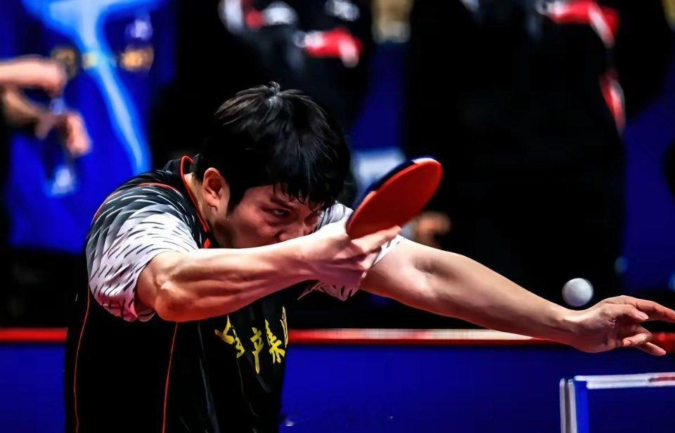 小胖是用生命在打球…他整个人的力度，眼神，动作都在告诉我他有多热爱、多喜欢乒乓球