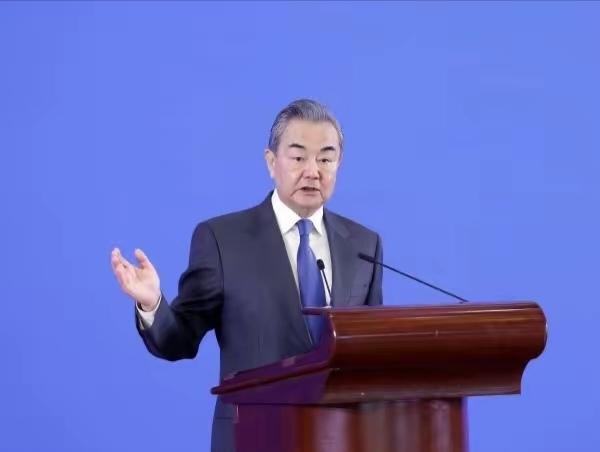 不等了，荷兰找中国
令美国没想到的是，荷兰新政府刚上台便找中国了，其目的也很简单