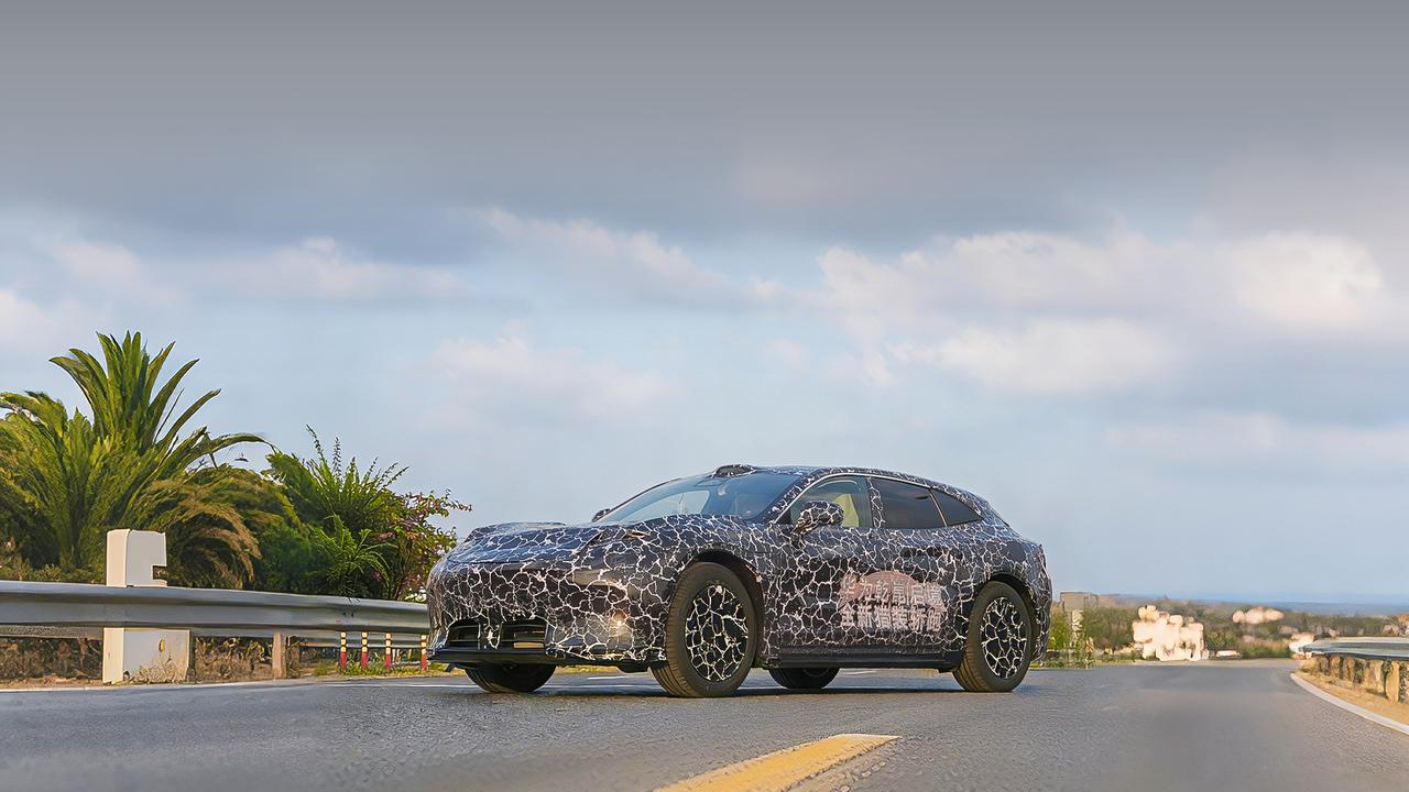 伪装车路透惊艳全网，启境才是2026最值得等的车。启境的伪装车路透一出来，低趴姿