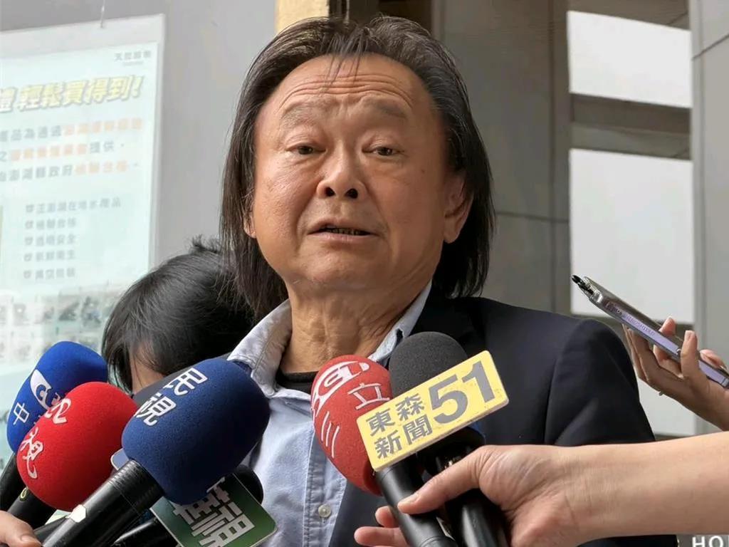 王世坚：“安鼠之乱就是有人背后在操作”。

王世坚除今天再度发文，批评周玉蔻等媒