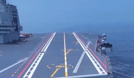 福建舰航母今日入列，意义重大。
我们在航母技术上后来居上，称福建舰代表当今最先进