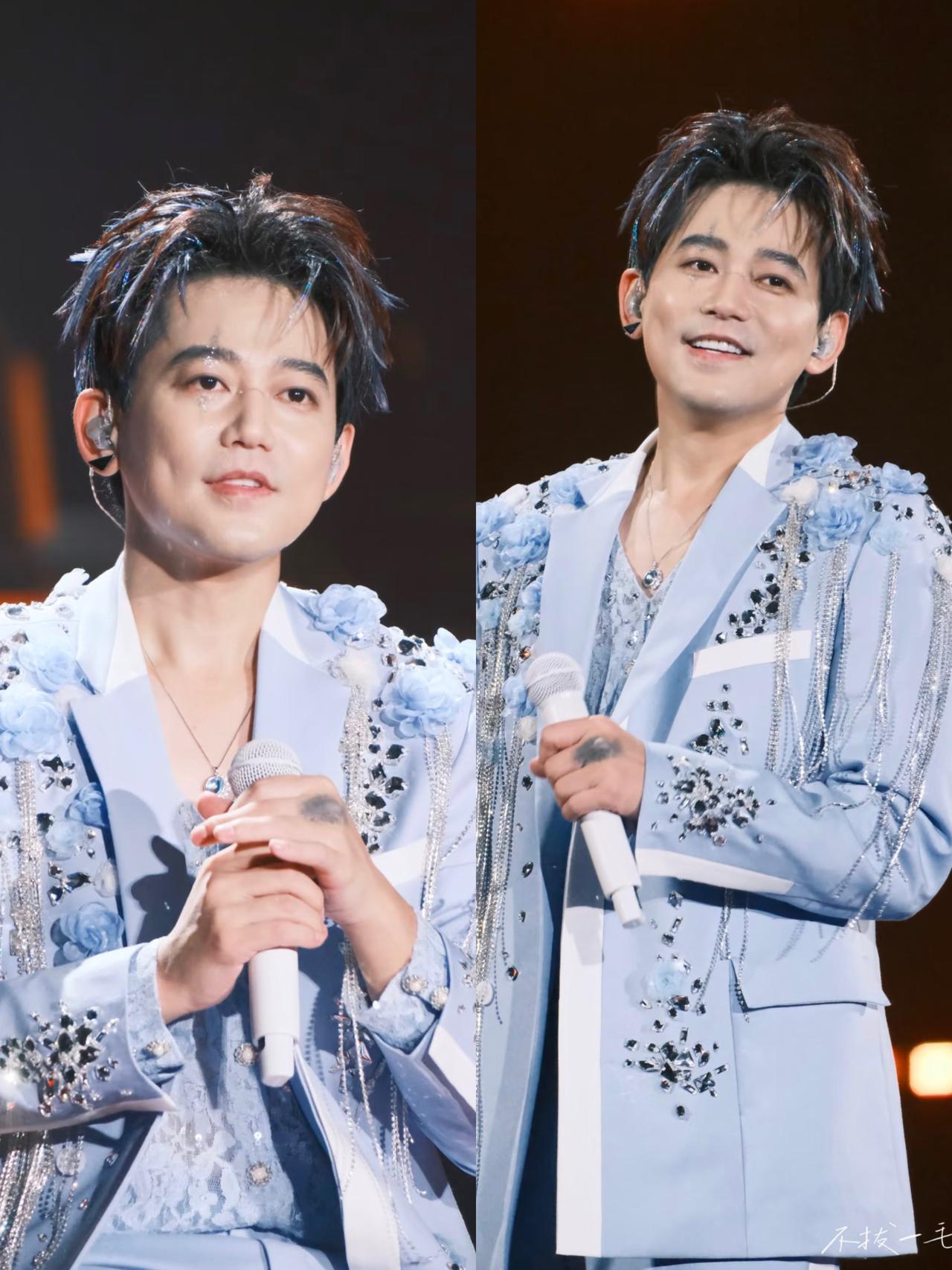 苏醒退出《快乐老友记》，理由给得很体面，说是职业发展不合拍。

但我看懂了，这哪