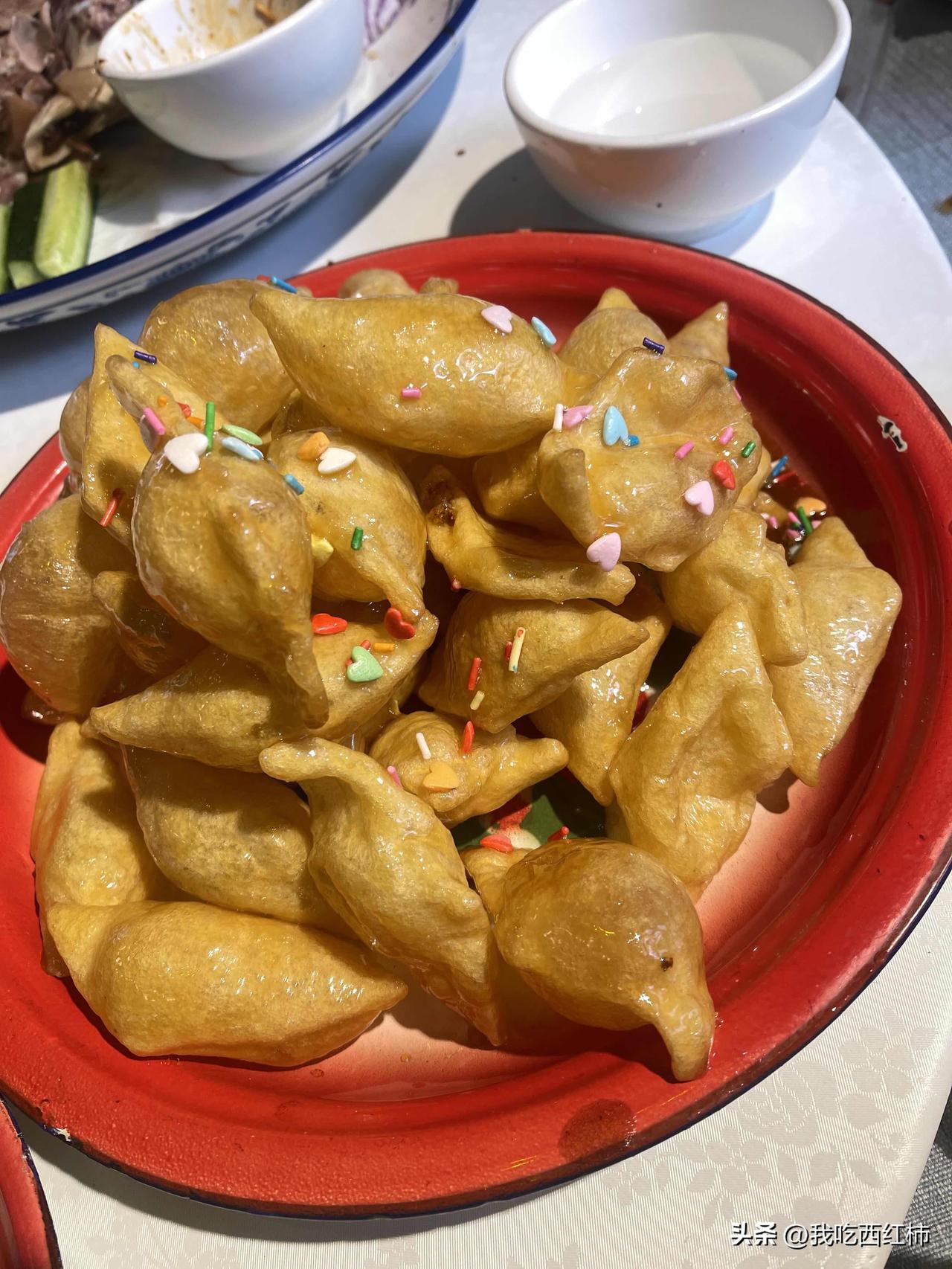 给小时候的自己狠狠出了口气
今天我大侄儿又来我家玩了。我爸给他拿了个“玩具”：我