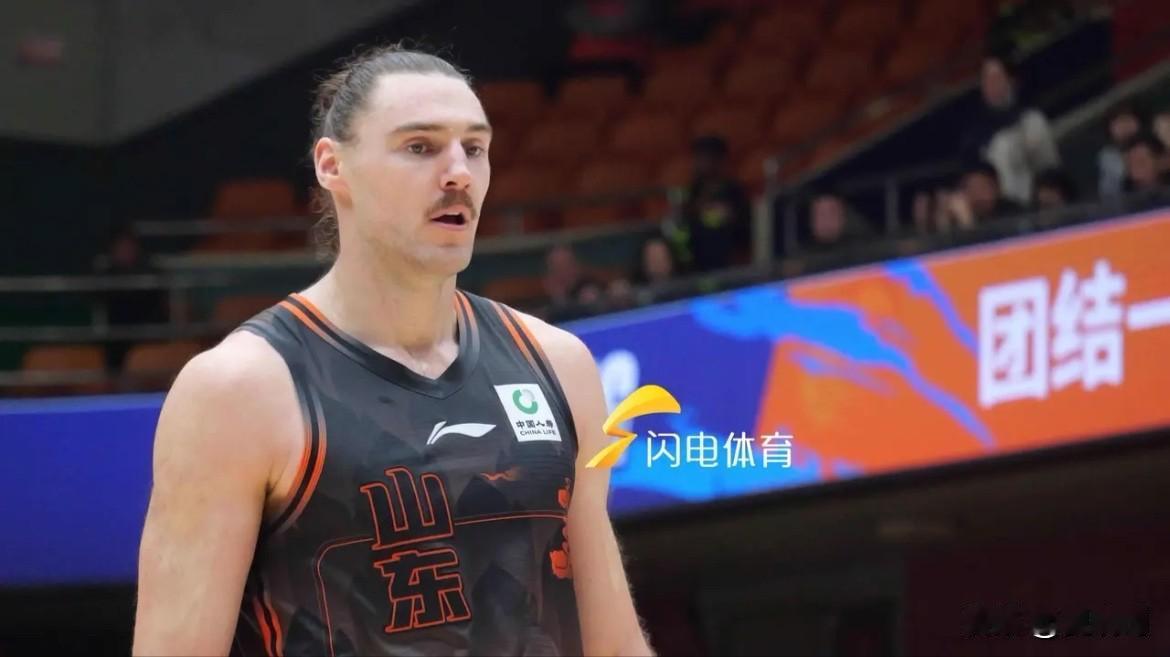 山东男篮遭遇无奈的四连败。
目前在队的四个外援，都不是很强。
珀塞尔，打乱战还行