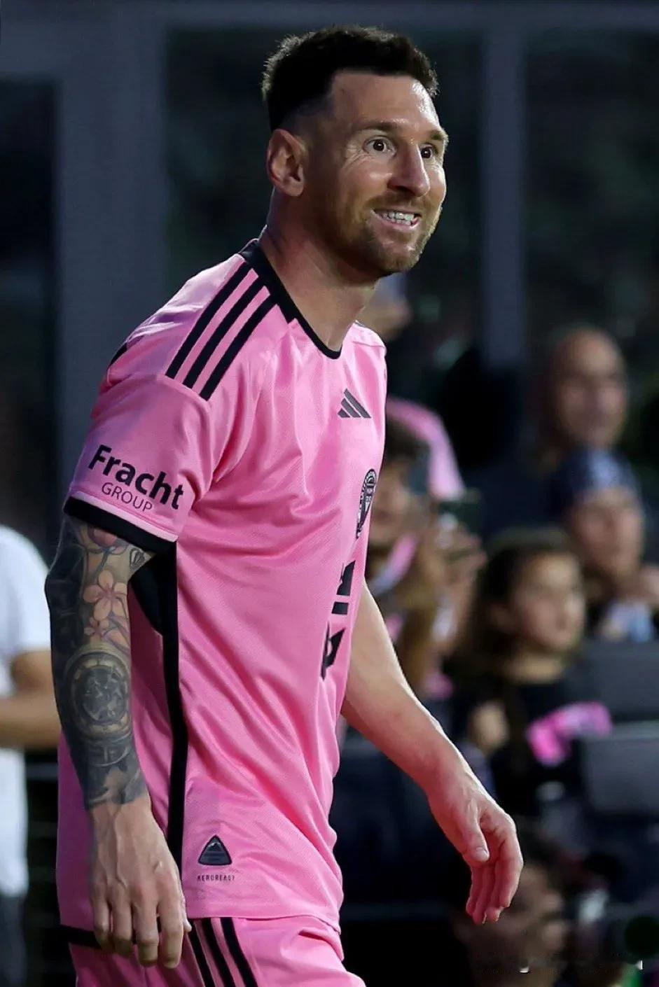 梅西为迈阿密热队踢了 25 场比赛，其中 21 场贡献了进球🤯🤯🤯🤯

