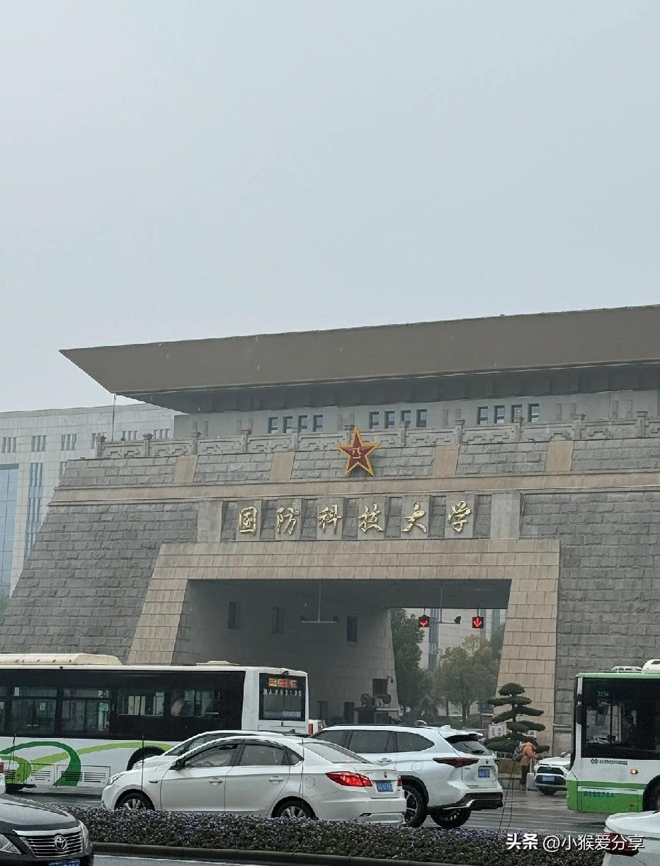 我老公他大伯资助了一个山里娃三年，那孩子考上国防科大以后，人就消失了。

大伯今
