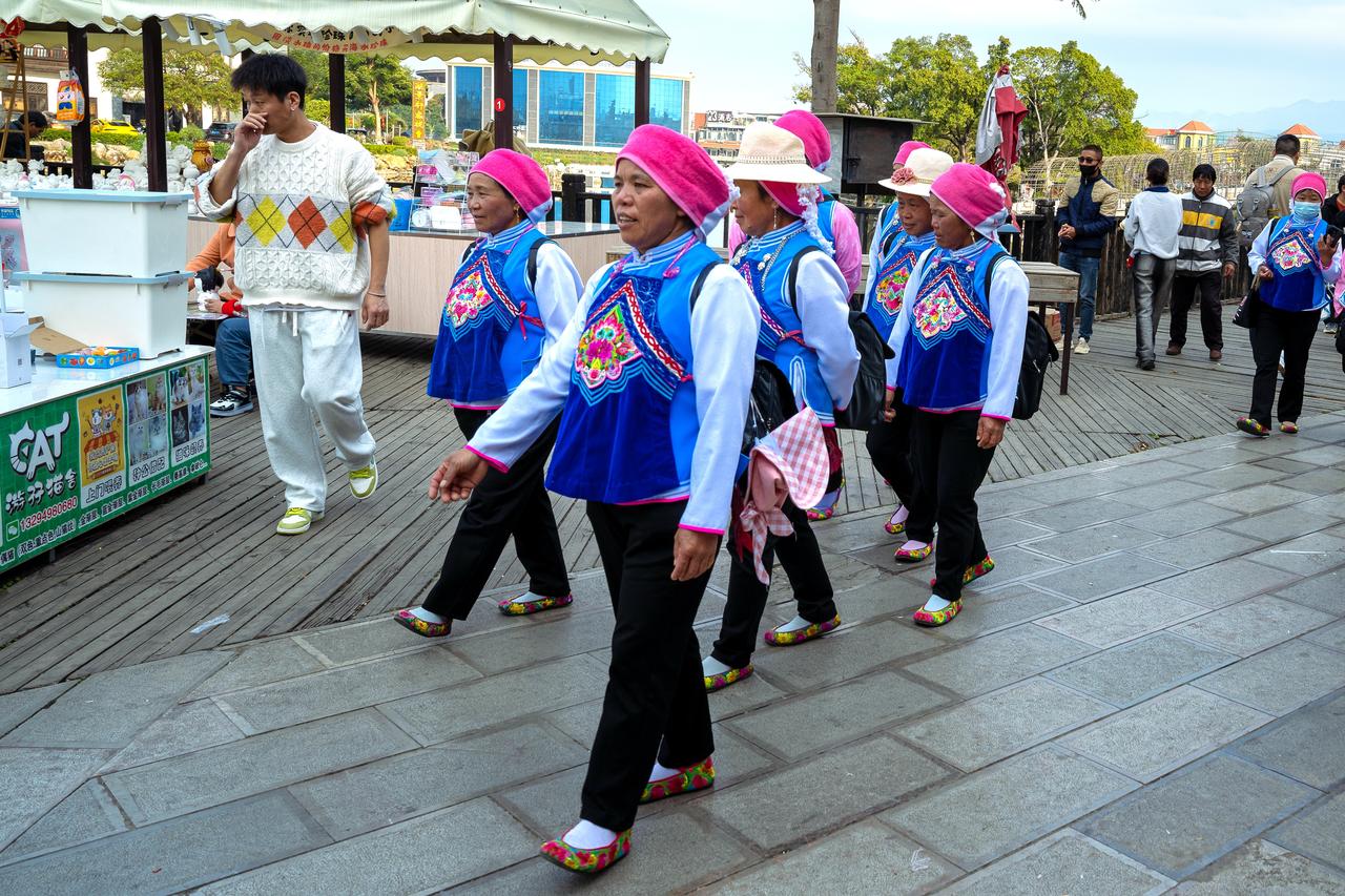 我们大姐什么民族[求抱抱][求抱抱]云南建水 多民族融合、包容的建水古城，永远那