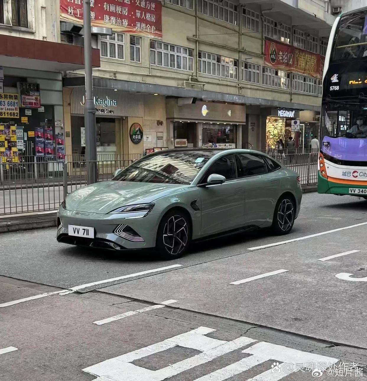 在内地看比亚迪:怎么这么丑？结果到香港一看:哇，这居然是比亚迪？这就是外来的和尚