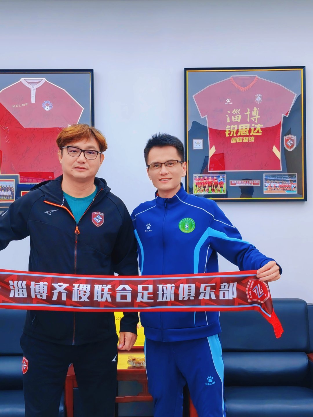 来到淄博0533足球公园，受到侯志强指导的欢迎，倍感荣幸 淄博·0533足球公园