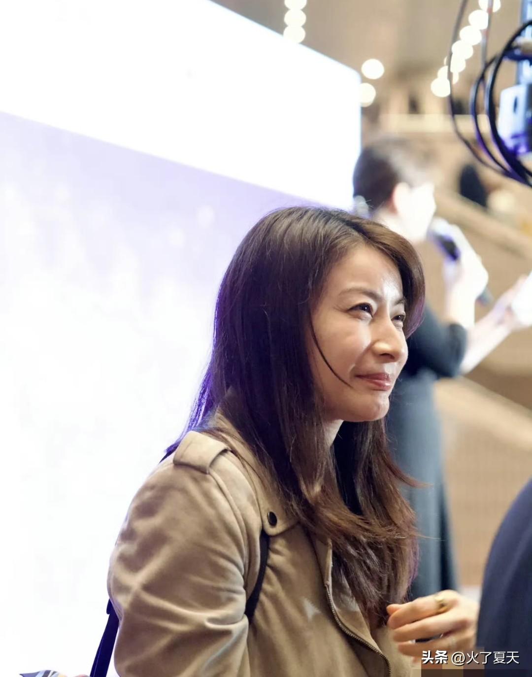 郭晶晶与霍启刚一起参加中国香港第54届艺术节，两位早已是名流，这种活动肯定会邀请