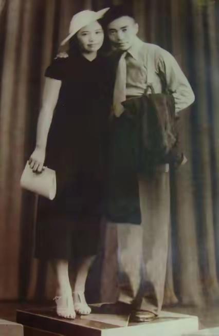 1938年，27岁国军将领陈尔晋，怀疑妻子出轨，跟踪时，见妻子上楼时，谁知，妻子