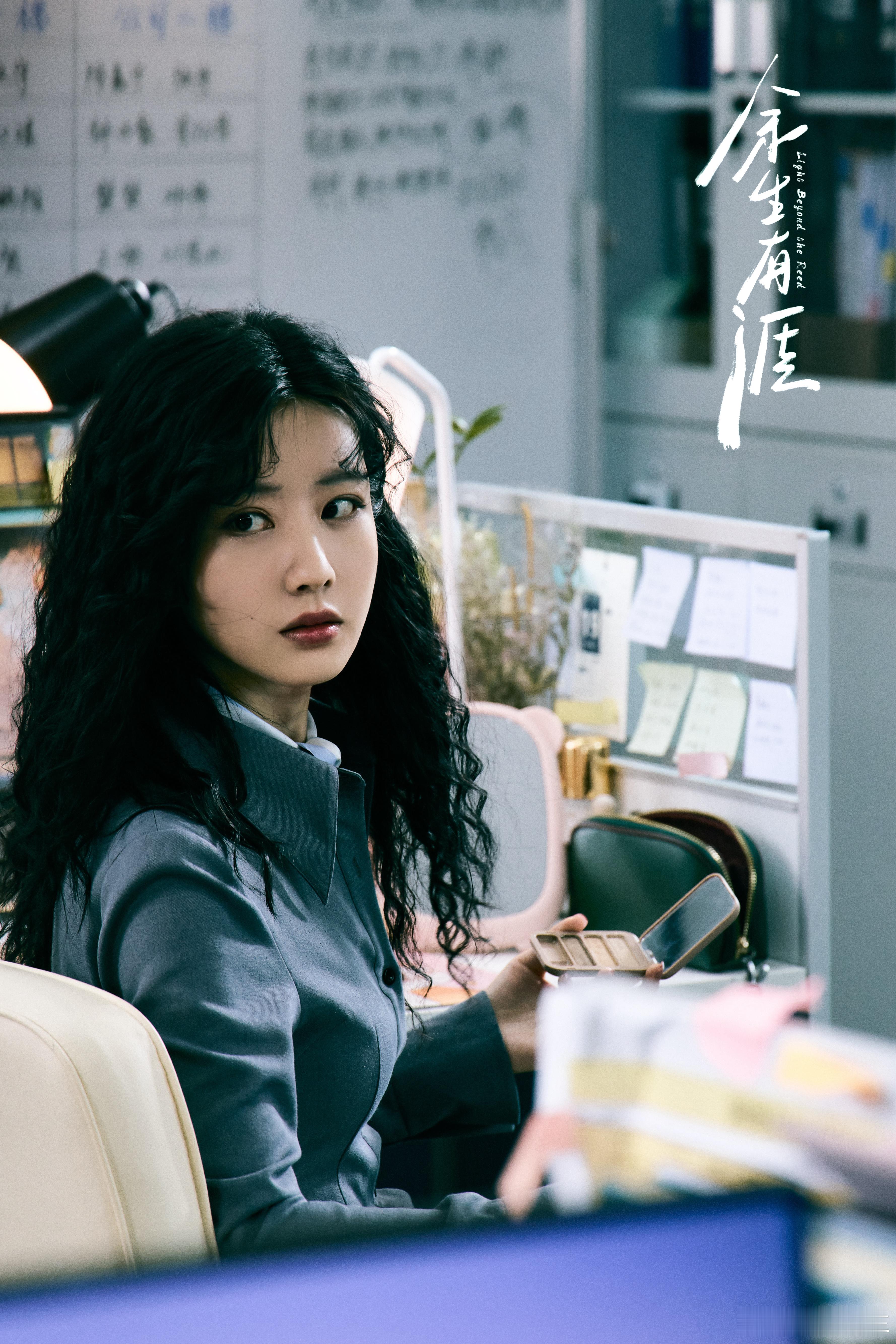 杨雨希新剧人间清醒杨雨希新剧传递的价值观太正了！不管世界是明亮还是黑暗，楚楚都坚