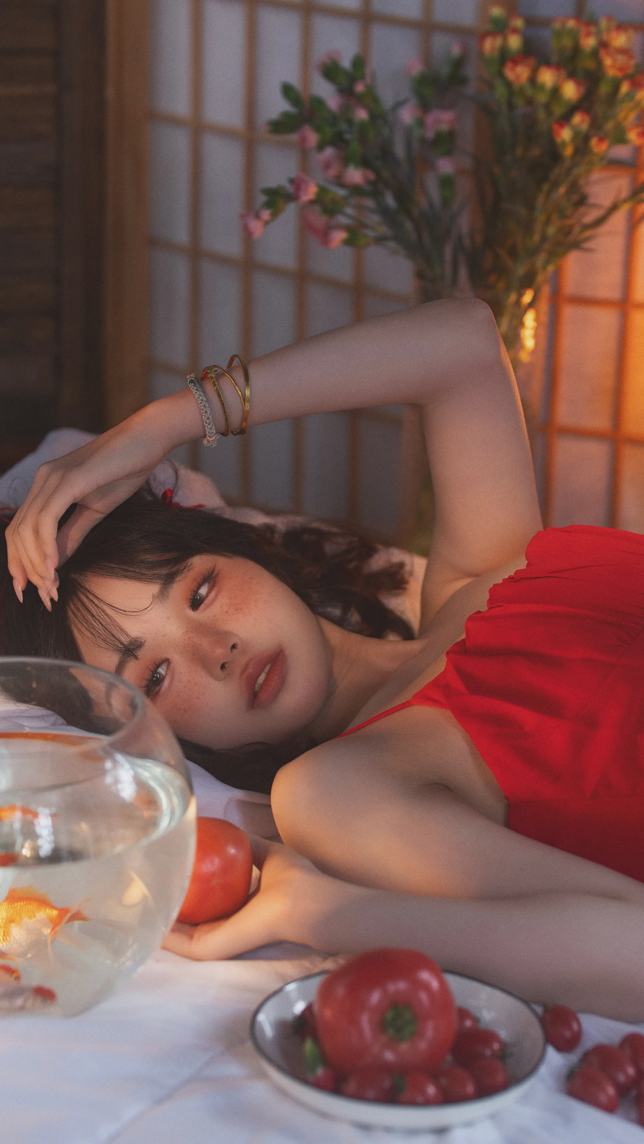 复古风写真。叶老师依然没让人失望，拍摄花絮视频可以看上一条内容