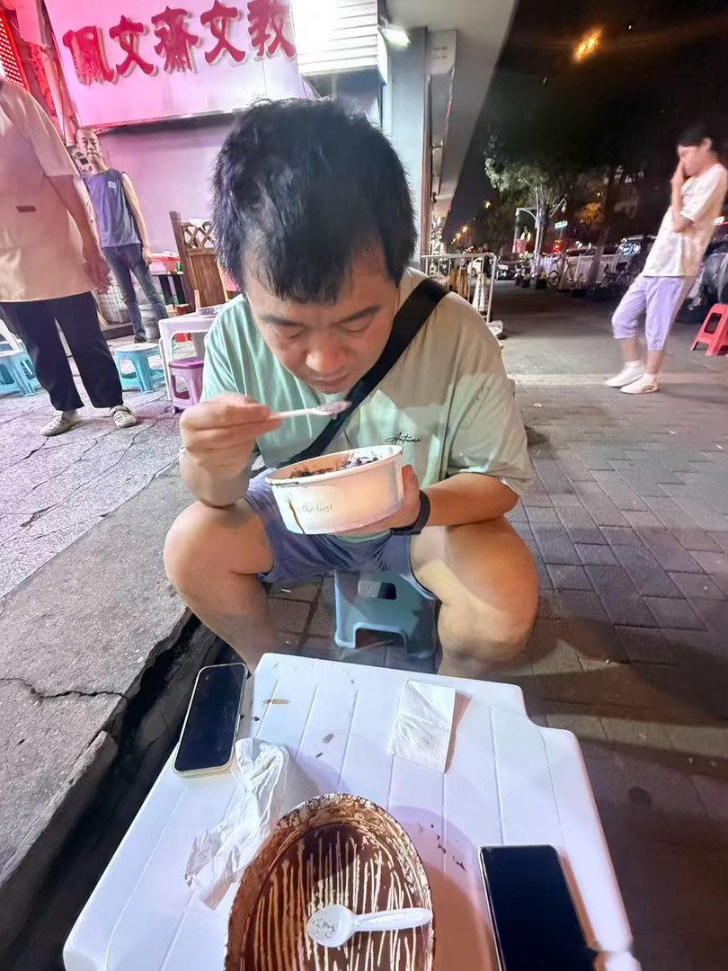 天津的朋友请我吃刨冰 