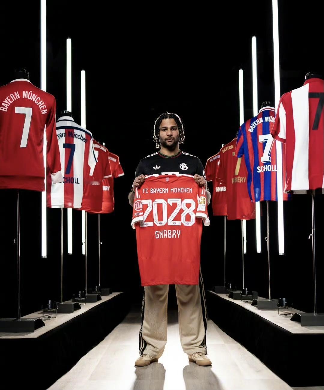 拜仁与30岁的德国边锋格纳布里完成续约，新合同将延续至2028年6月30日，本来