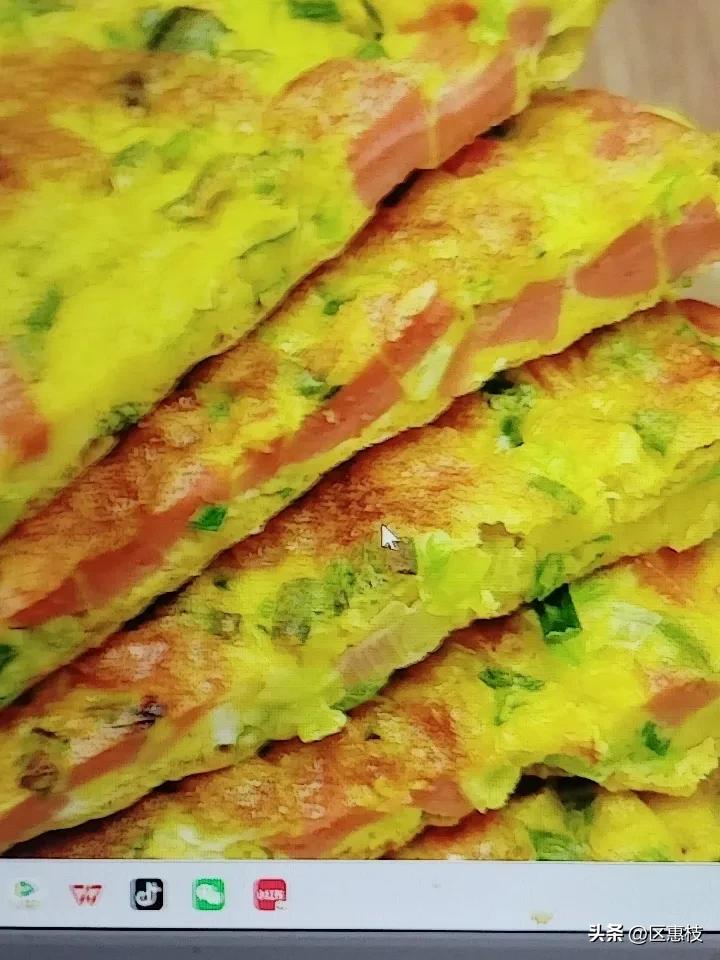 火腿鸡蛋饼。5分钟搞定的快手早餐。