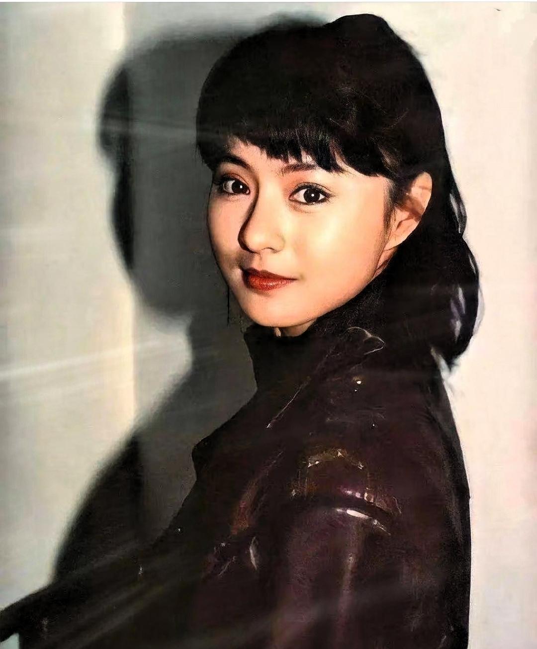【当年抓包衣柜藏干儿子，如今全员“岁月静好”？
这出抓马大戏只有观众输了】
07