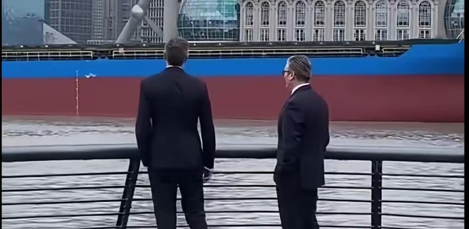 日不落帝国首相临黄浦江而望，眼前千帆竞过，对岸明珠璀璨！两百年河东河西，工业革命