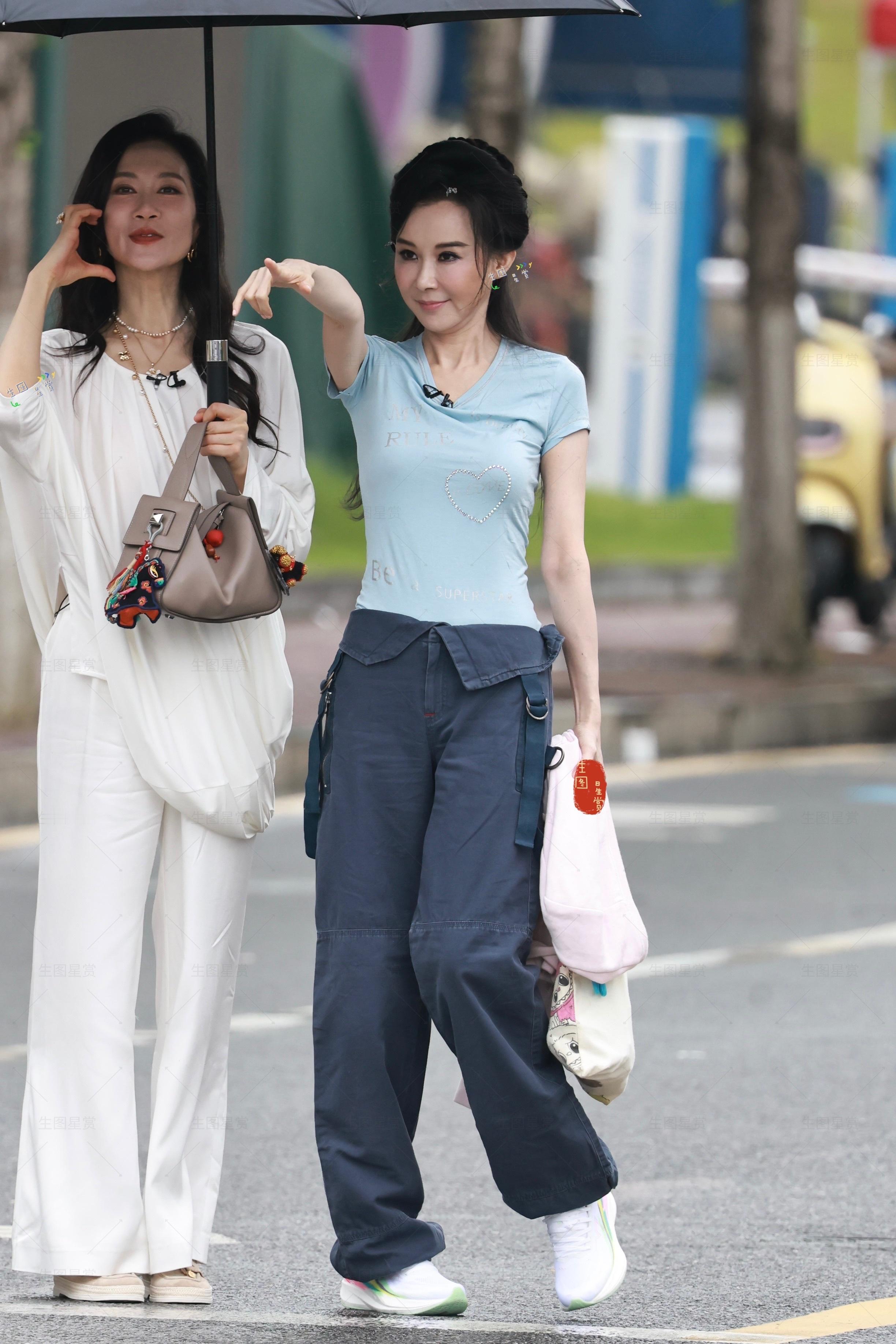萧蔷温峥嵘两位姐姐今日美美上班乘风2026