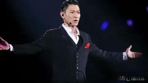 令人激动的是，华为宣布邀请刘德华成为其品牌代言人，这将助力华为保时捷设计的全面升