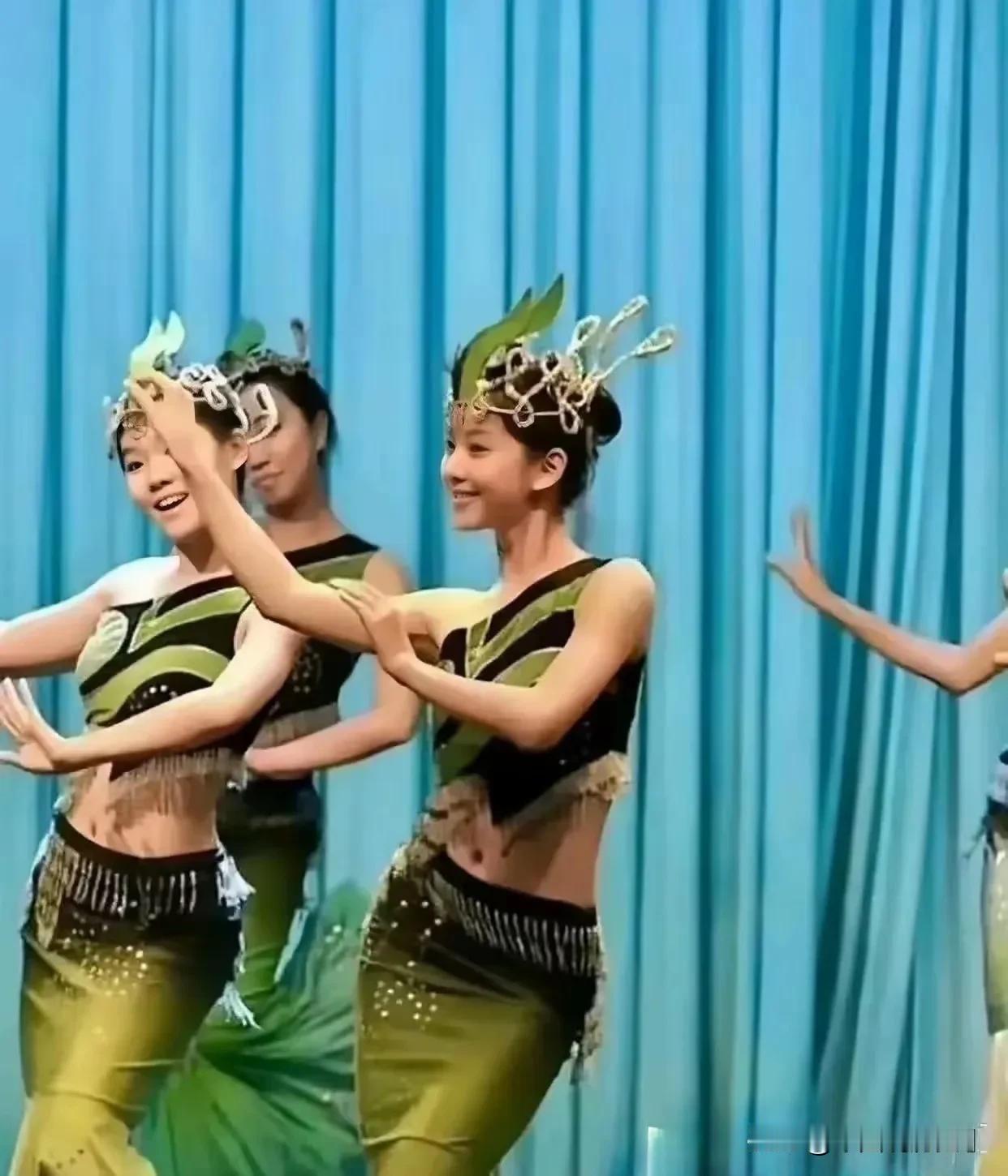 我发现我和大强子有一个共同的特点，就是脸盲，再次看到她，我竟然和大强子一样！只看