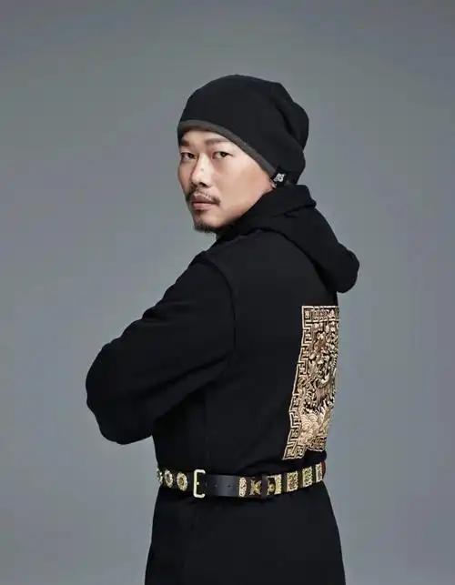 方文山被曝婚内出轨Y女士，从2013年相识到2025年女方觉醒分手，助理回应了：