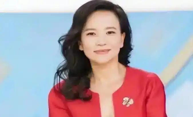 2020 年的一天，央视著名主持人成蕾，像往常一样在访谈节目中闲聊，可就在这时，
