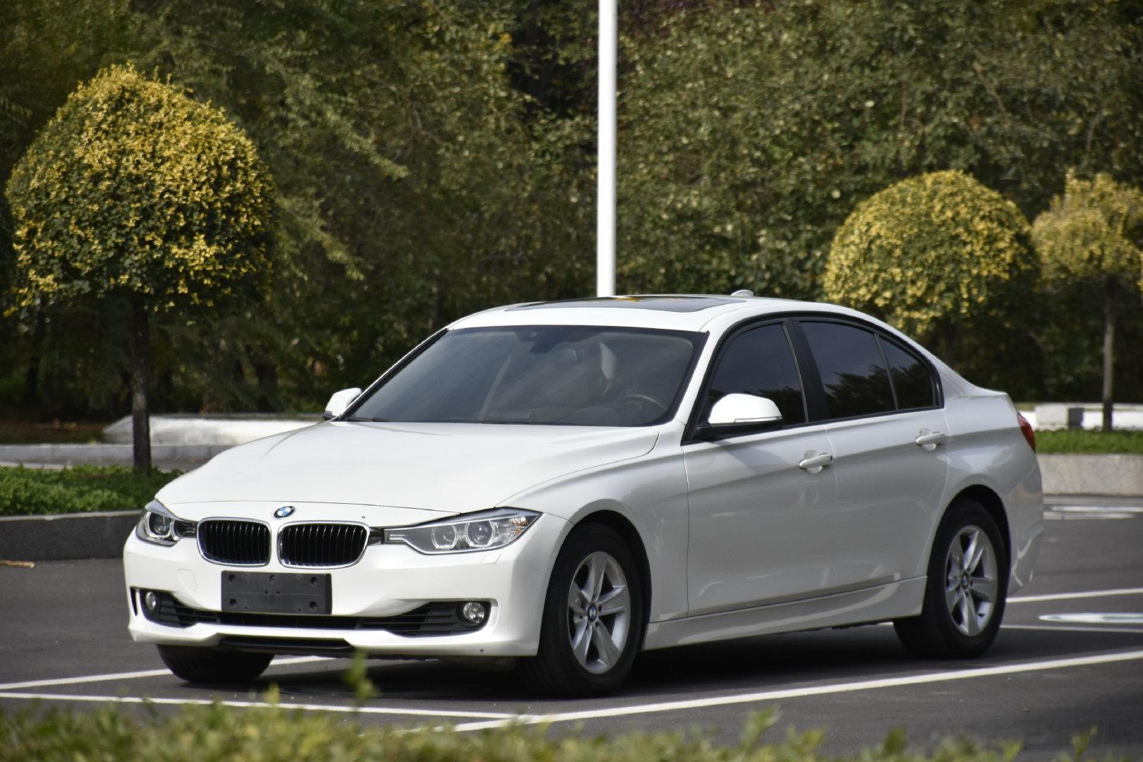 「车型」宝马3系「配置」F30 320i 时尚型「初次登记日期」2012 年「颜