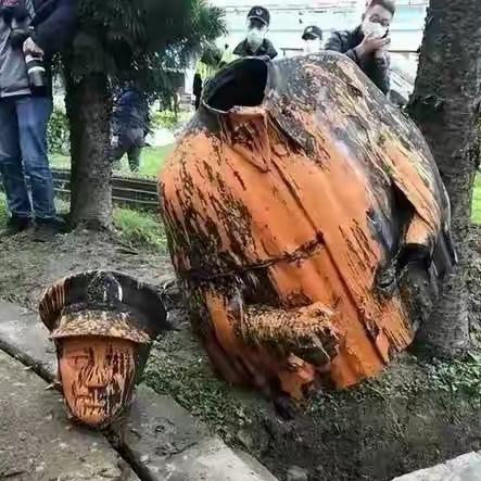 蒋介石落得这般下场，真是罪有应得。回顾他过去与美国签订的那些丧权辱国的条约，实在