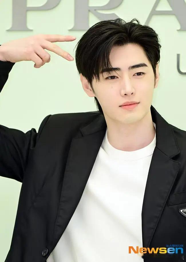 韩国新生代神颜，颜值对比车银优怎么样？ 