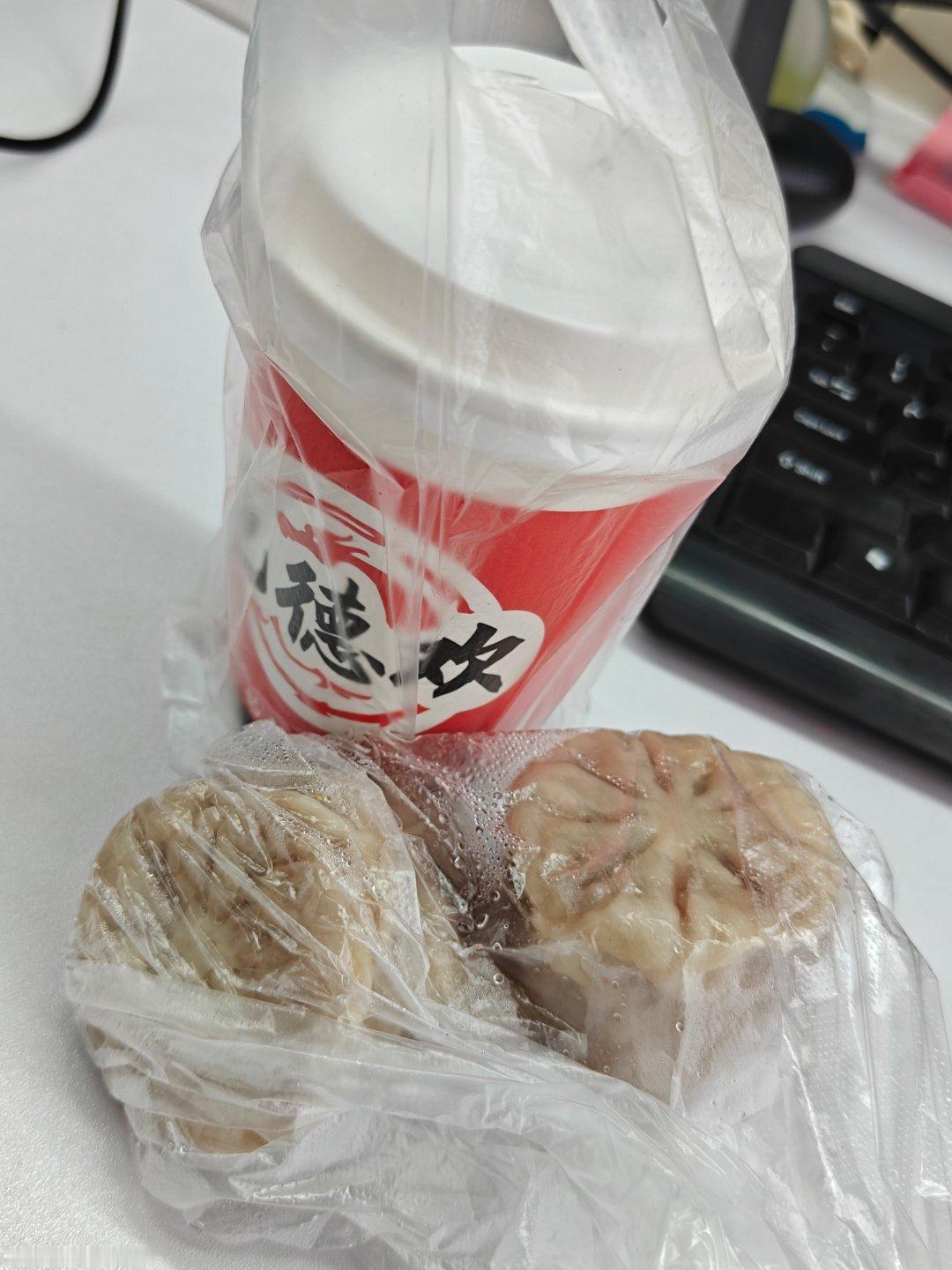 早餐今天吃烧麦➕豆浆我的快乐源泉