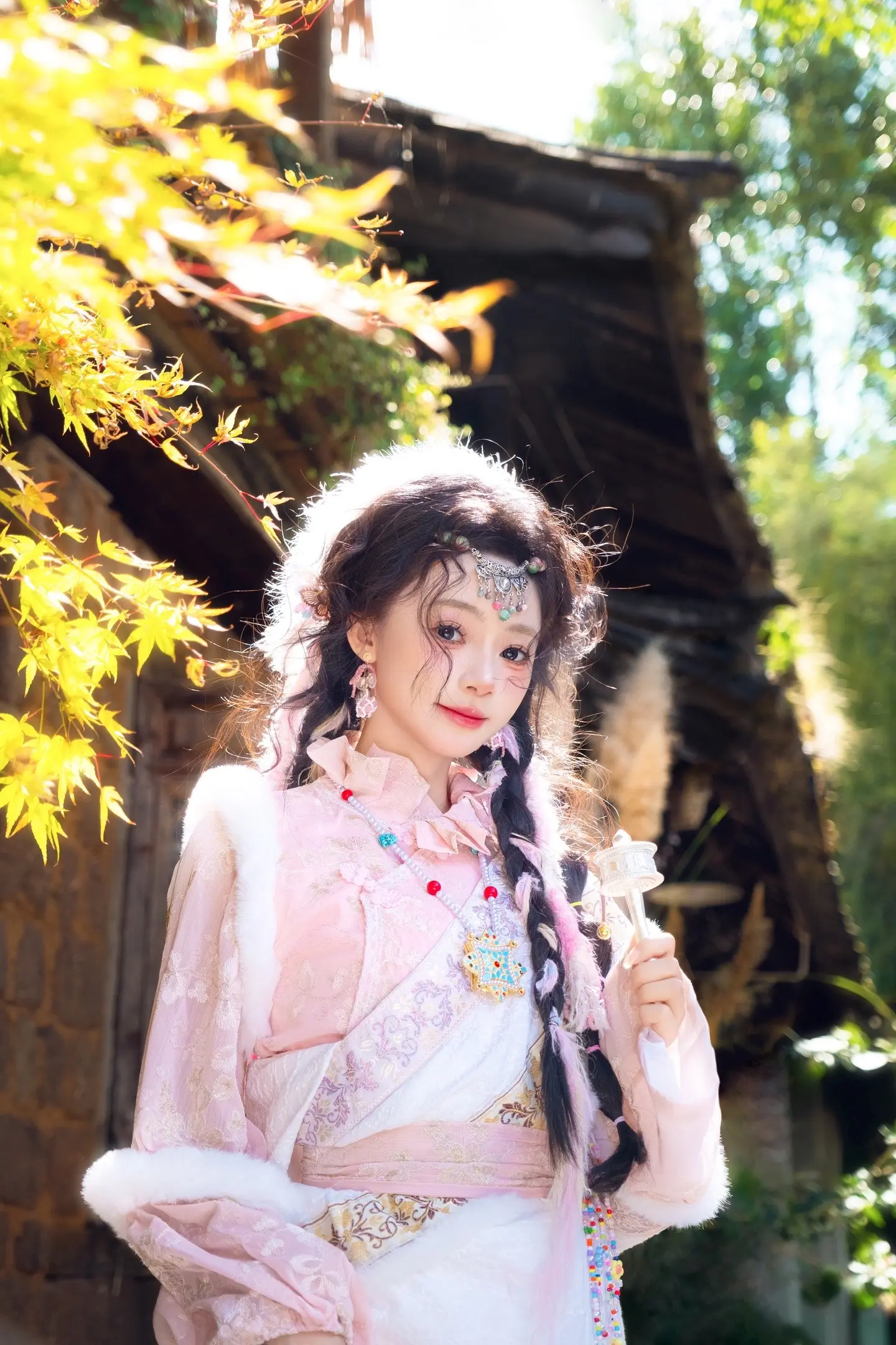 来云南玩一定要拍这套！粉色藏服简直是甜妹天花板