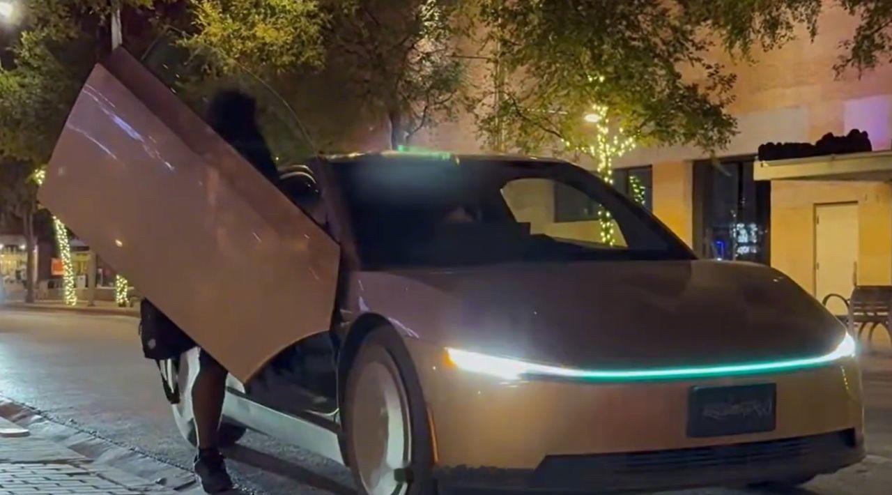 特斯拉cybercab 确实是一款盲人友好车，看着也很有科技感 ​​​