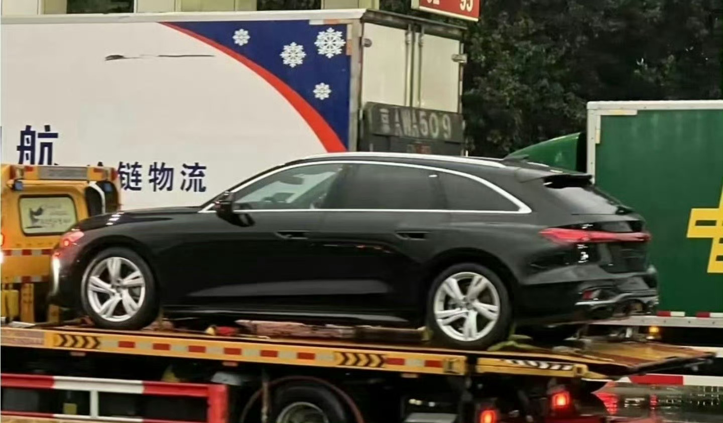 A5 Avant在国内，论侧身比例，奥迪瓦罐始终正确。A5系列是燃油车平台（PP