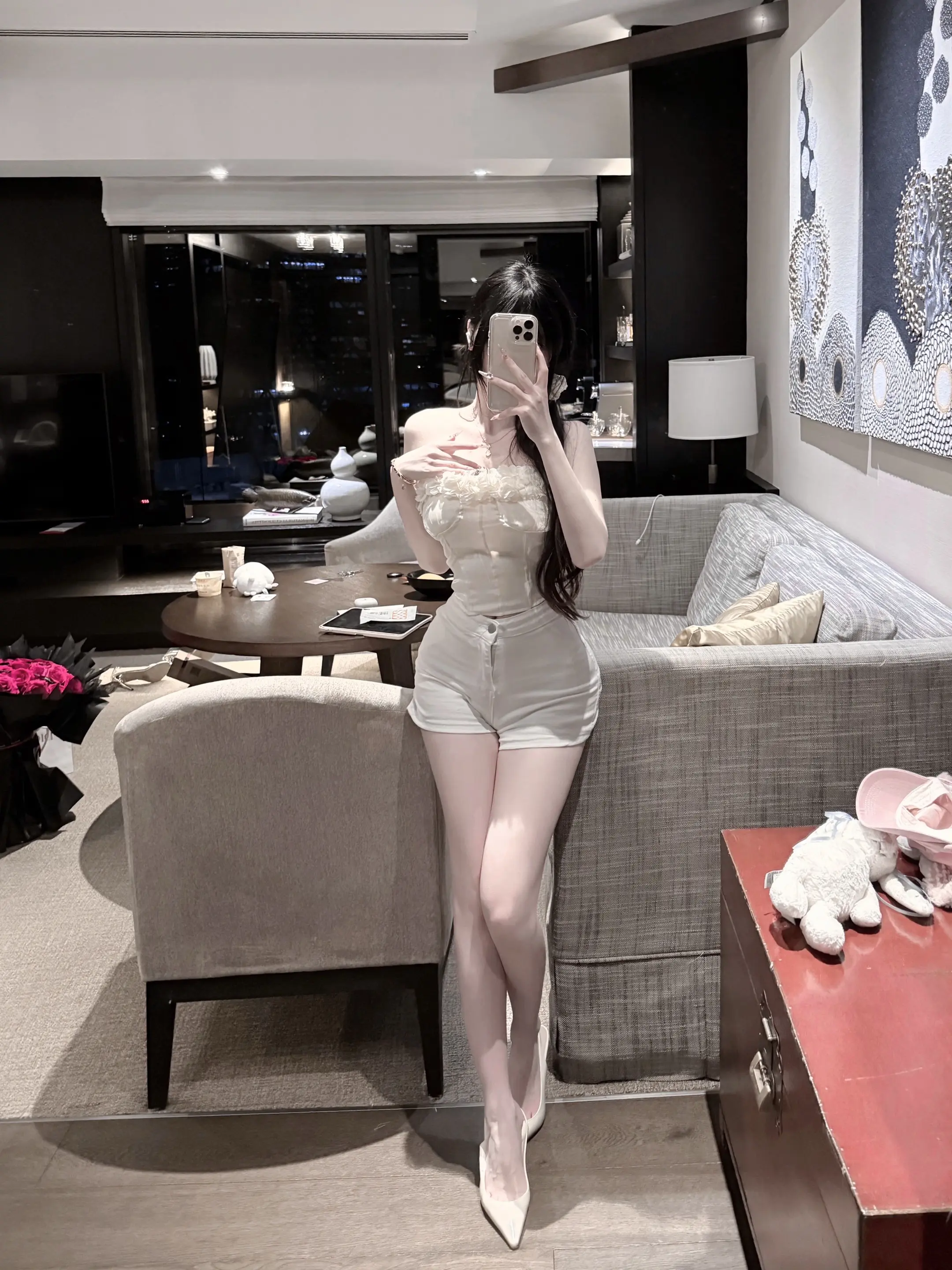 外面的街道真的很黑 可是月入过万的生活真的很耀眼