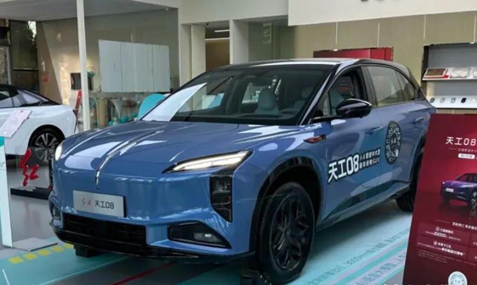 新款天工 08 上市，红旗的纯电 SUV 产品线越来越完善了。天工 08 定位中