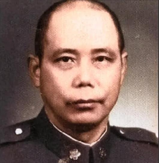 1955年，74军副军长余程万在香港意外遇害，女儿在收拾余程万的遗物时，在他日记