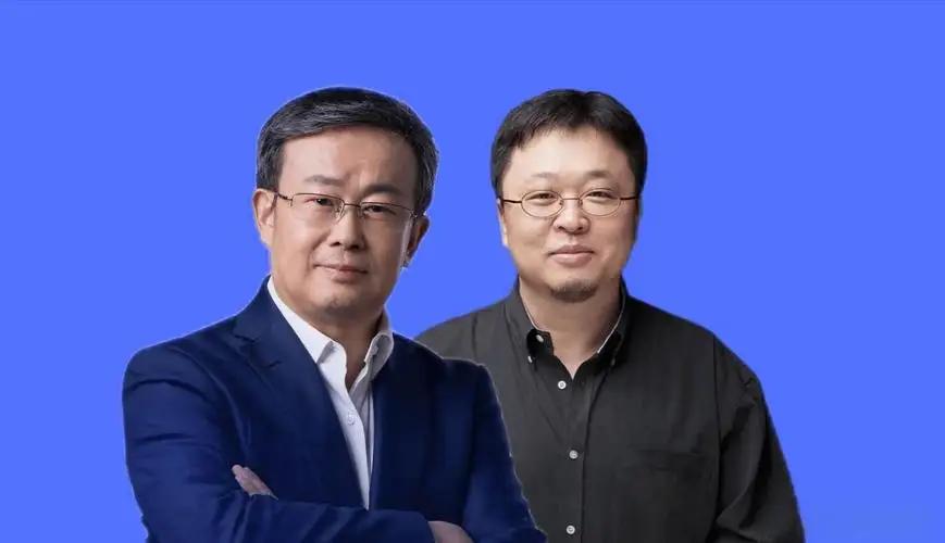 现在最闹心的，  
应该就是罗永浩和项立刚这俩人了吧。  
一个在台上忙着搞“科