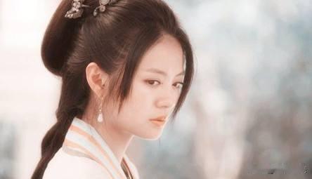 李师师
说起李师师，相信朋友们都不会陌生。她的美貌，可与杨玉环、西施、王昭君、貂