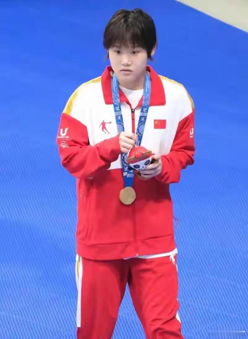 黑粉：你太矮了！张家齐：我金牌多啊。这段对话刷爆全网！ 