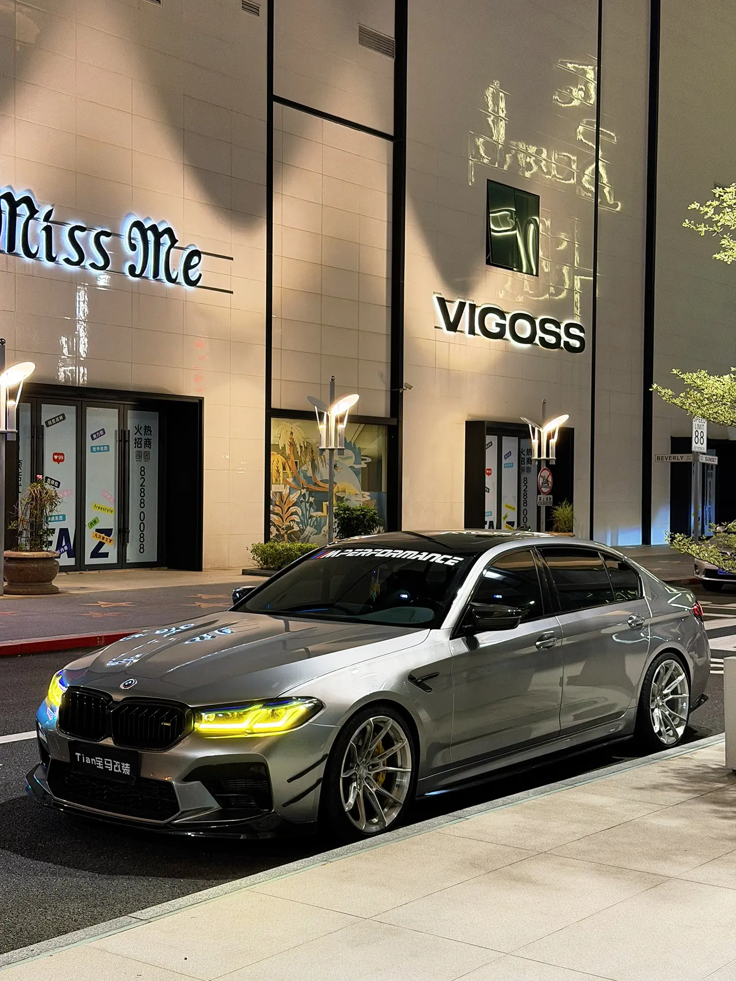 只要你的宝马够帅 停哪里拍都好看