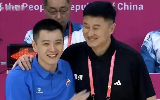 咪咕是懂篮球的！CBA揭幕战上海VS深圳，解说员是杜峰和杨鸣！