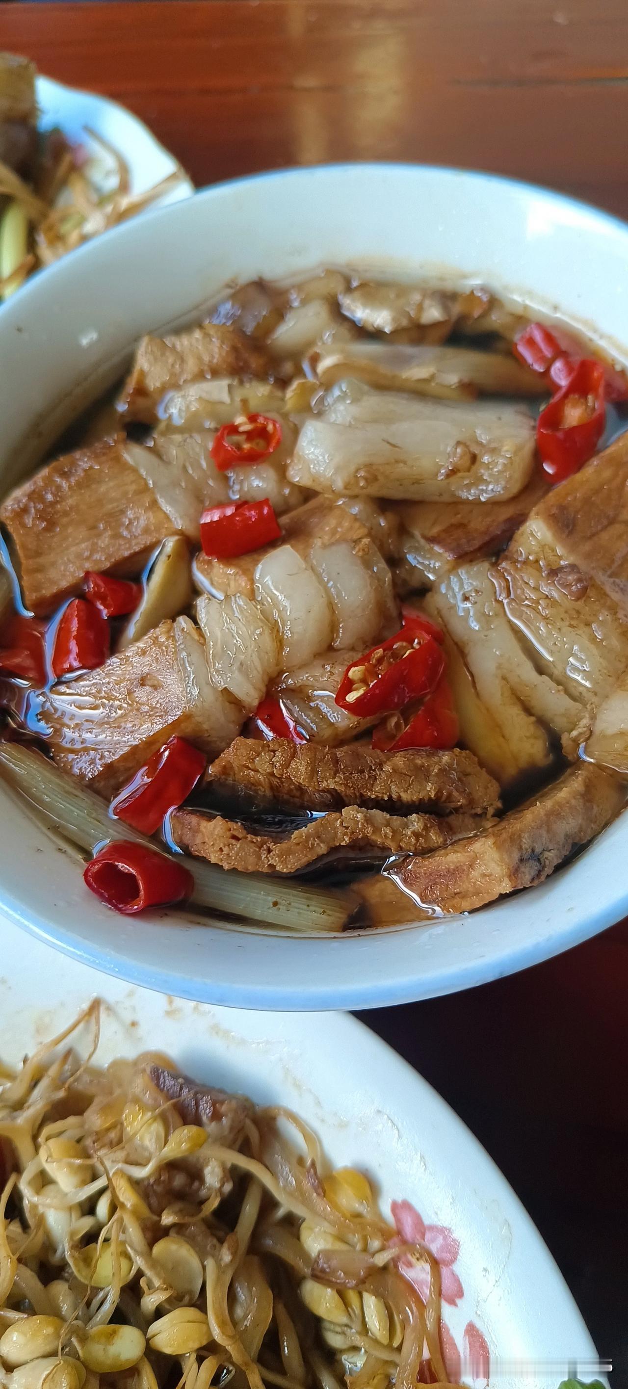 婆婆打电话让我回家吃饭，说她给我特意蒸了一碗肉，并发给我一张图片，你们看看这样的