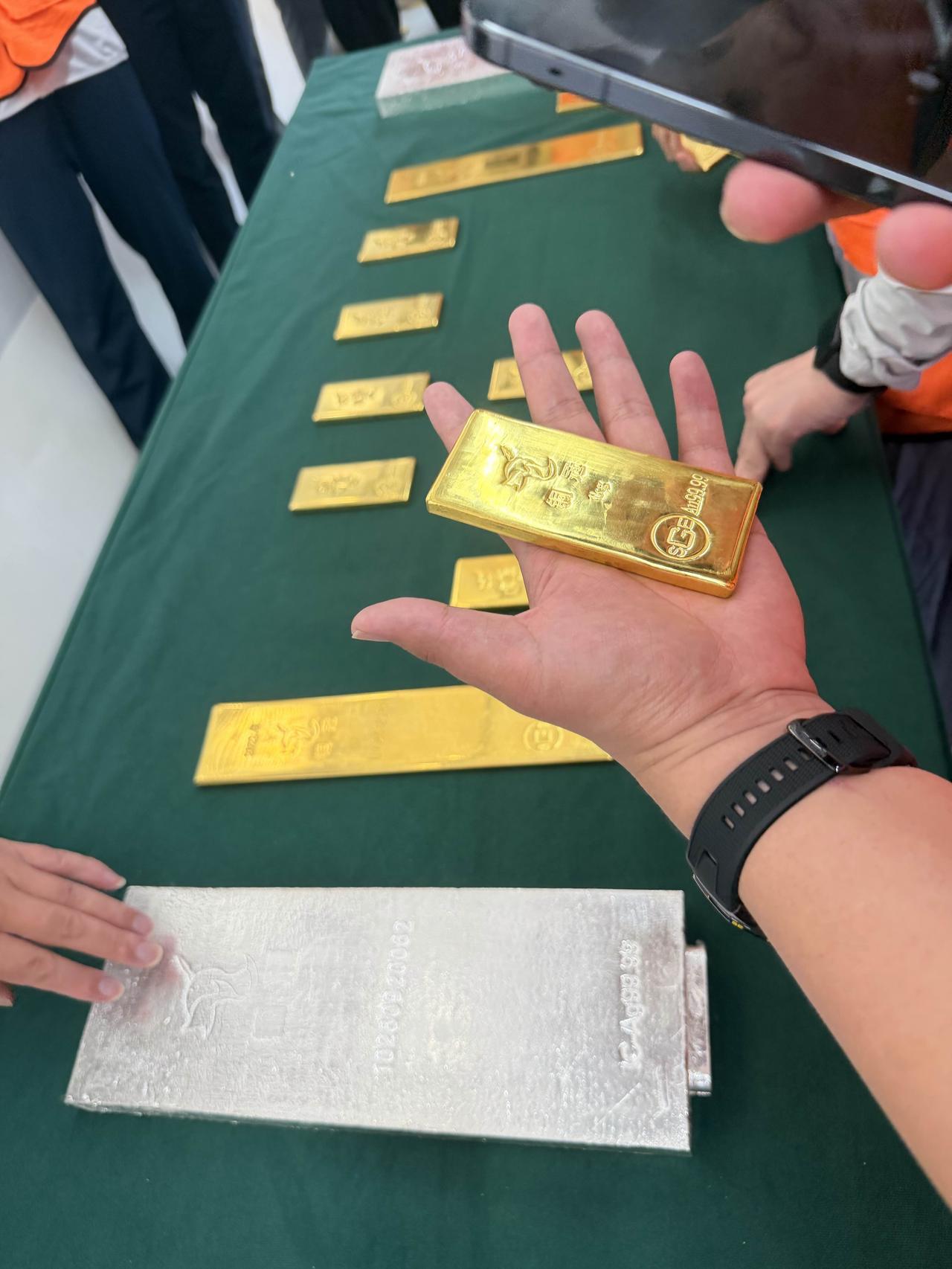 也算是摸到金砖了，大的3公斤，小的一公斤，这值多少钱？