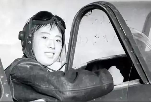 1973年，许世友坐飞机时，发现飞行员竟是自己的女儿，他先是惊讶，随后自豪地说：