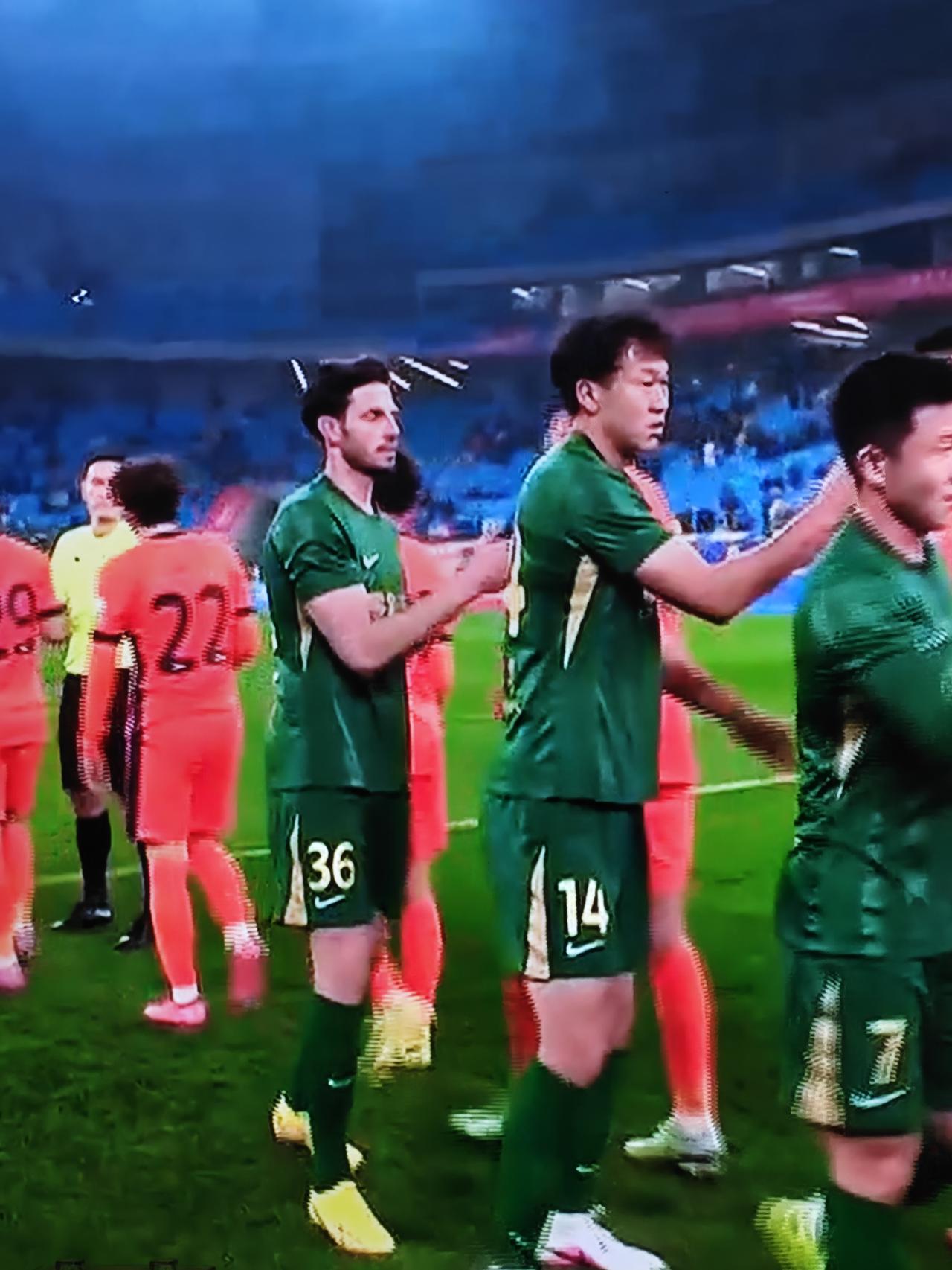 青岛海牛和青岛西海岸以后就叫青岛双熊吧[笑哭]一支球队上下赛季6分，两只球队就是