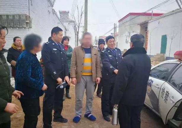 “恶人自有天收！”河北，情夫闯入男子家中，当着男子面扒其妻子衣服，还要带出去开房